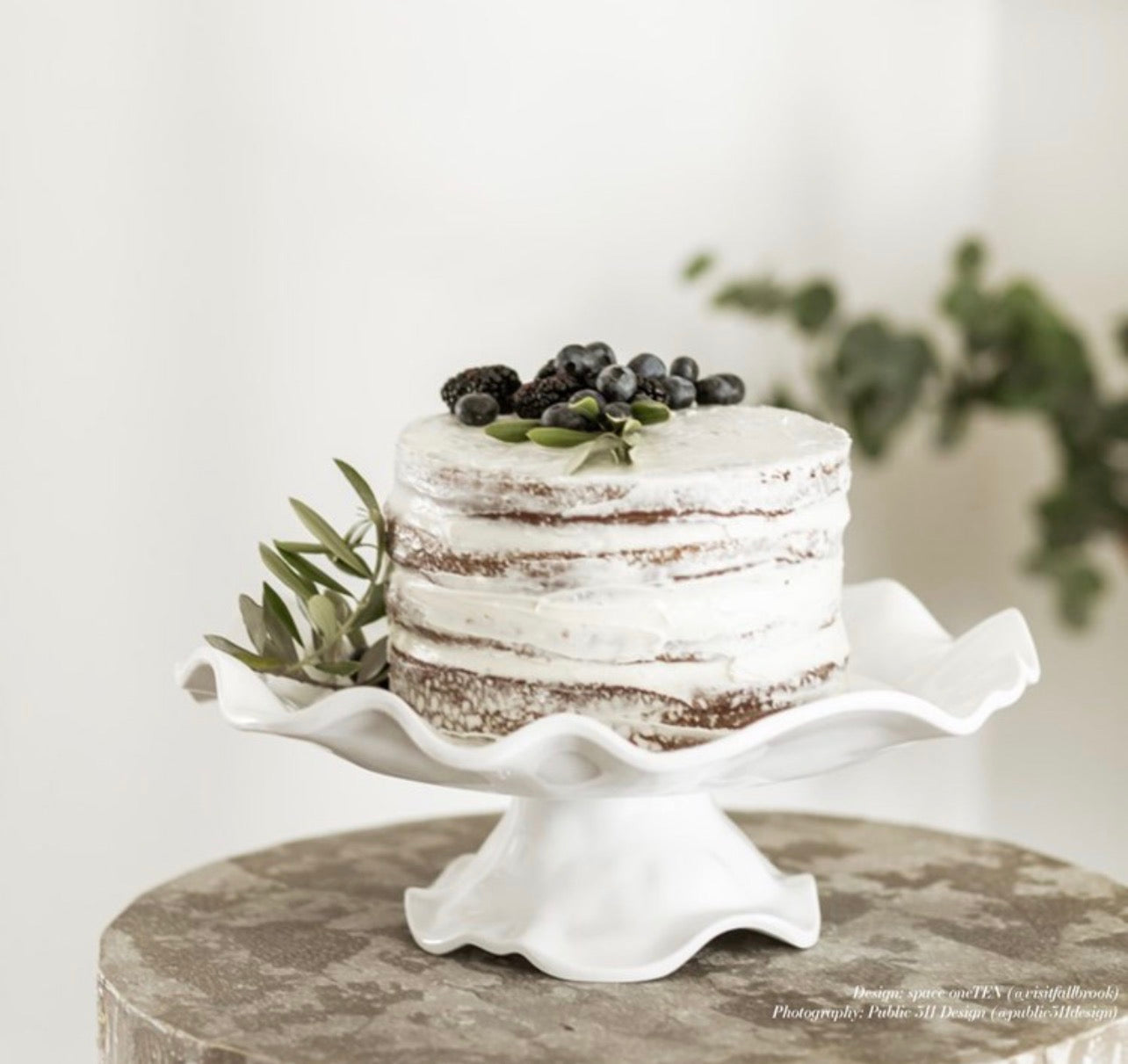 VIDA Havana Pedestal Cake Plate (White)