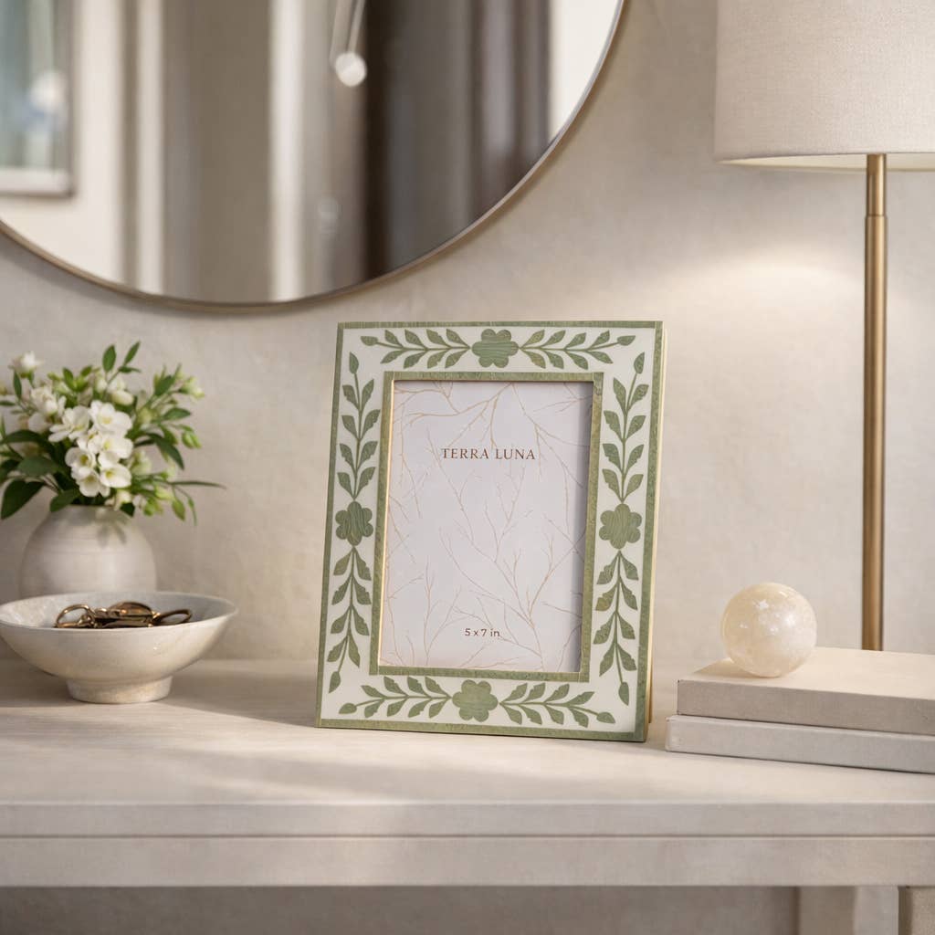 White/Green 4x6 in. Wooden Petals Photo Frame