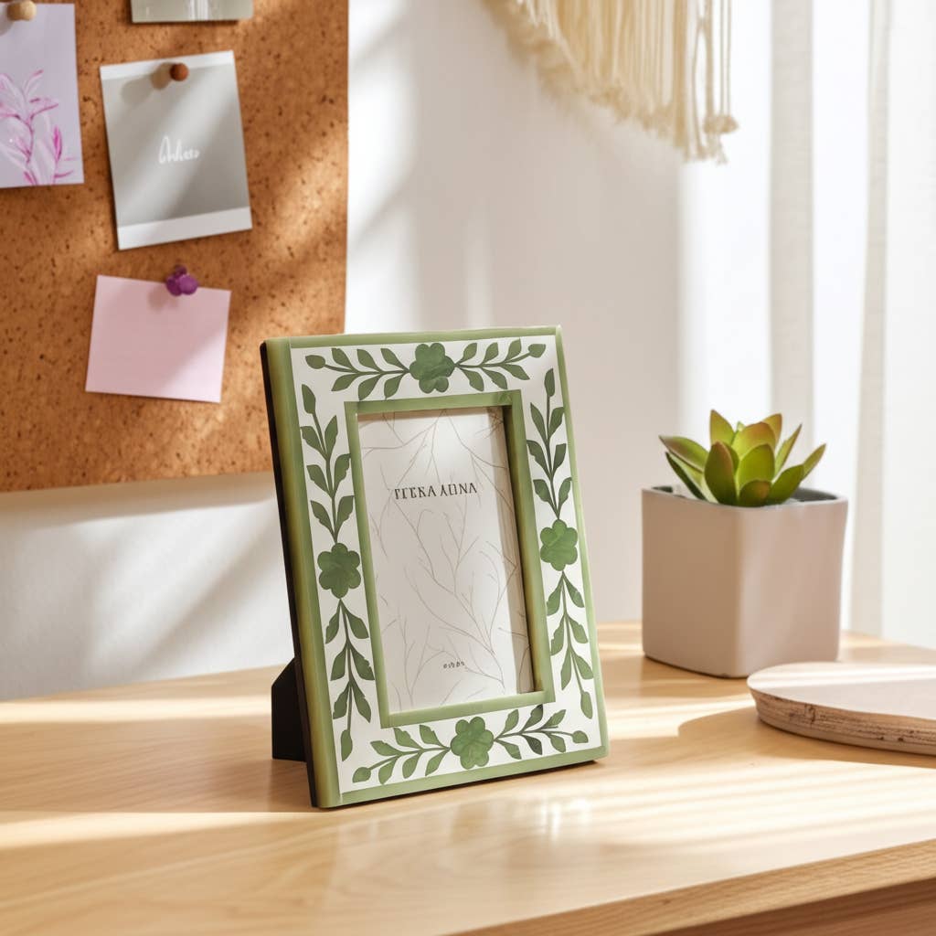 White/Green 4x6 in. Wooden Petals Photo Frame