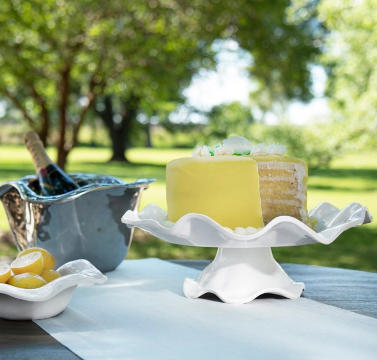 VIDA Havana Pedestal Cake Plate (White)