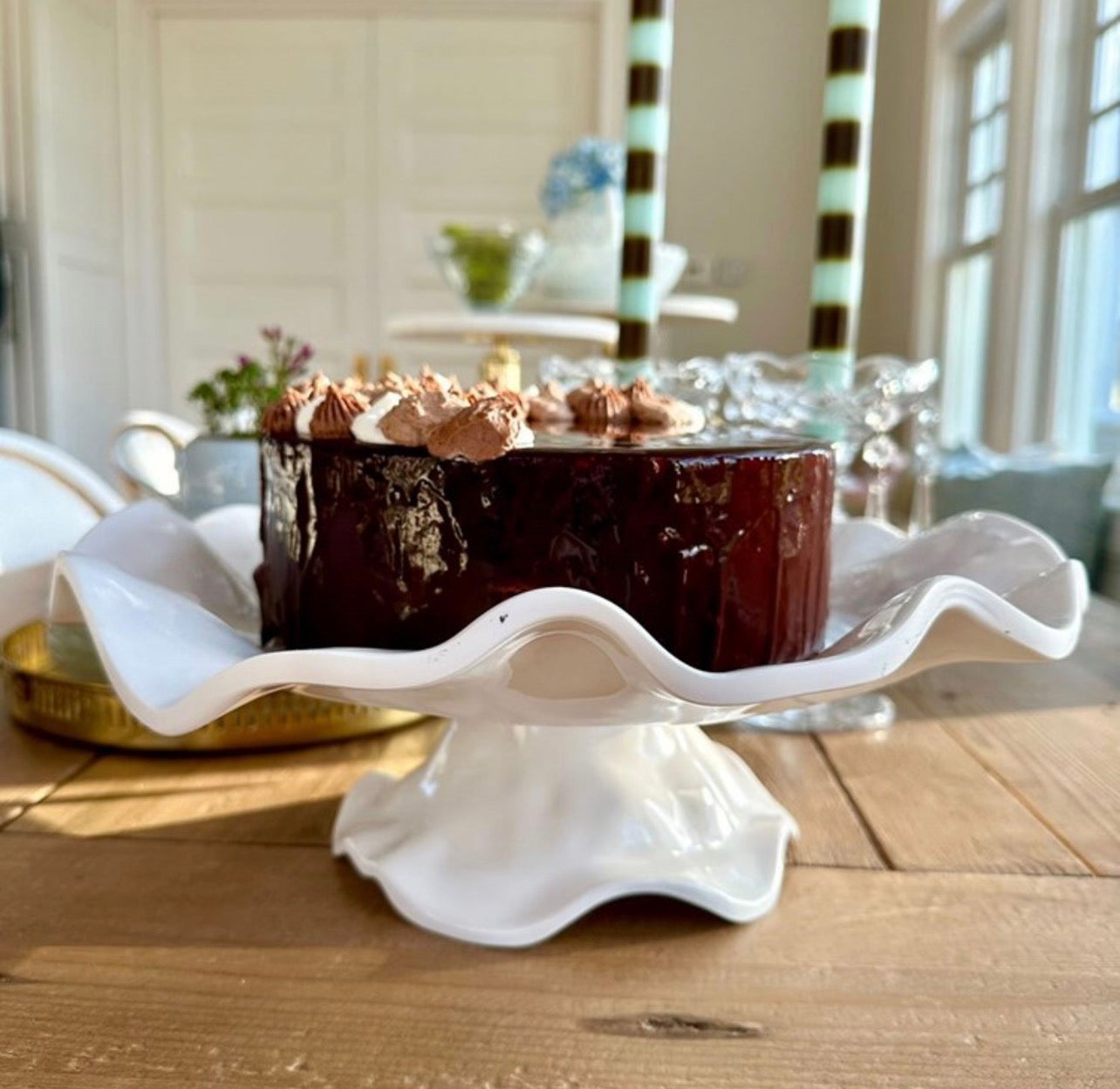 VIDA Havana Pedestal Cake Plate (White)