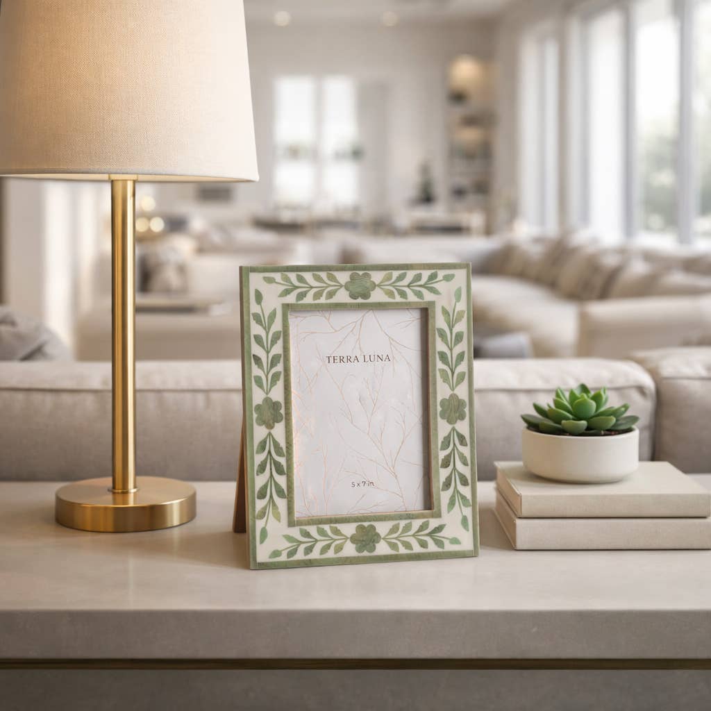 White/Green 4x6 in. Wooden Petals Photo Frame