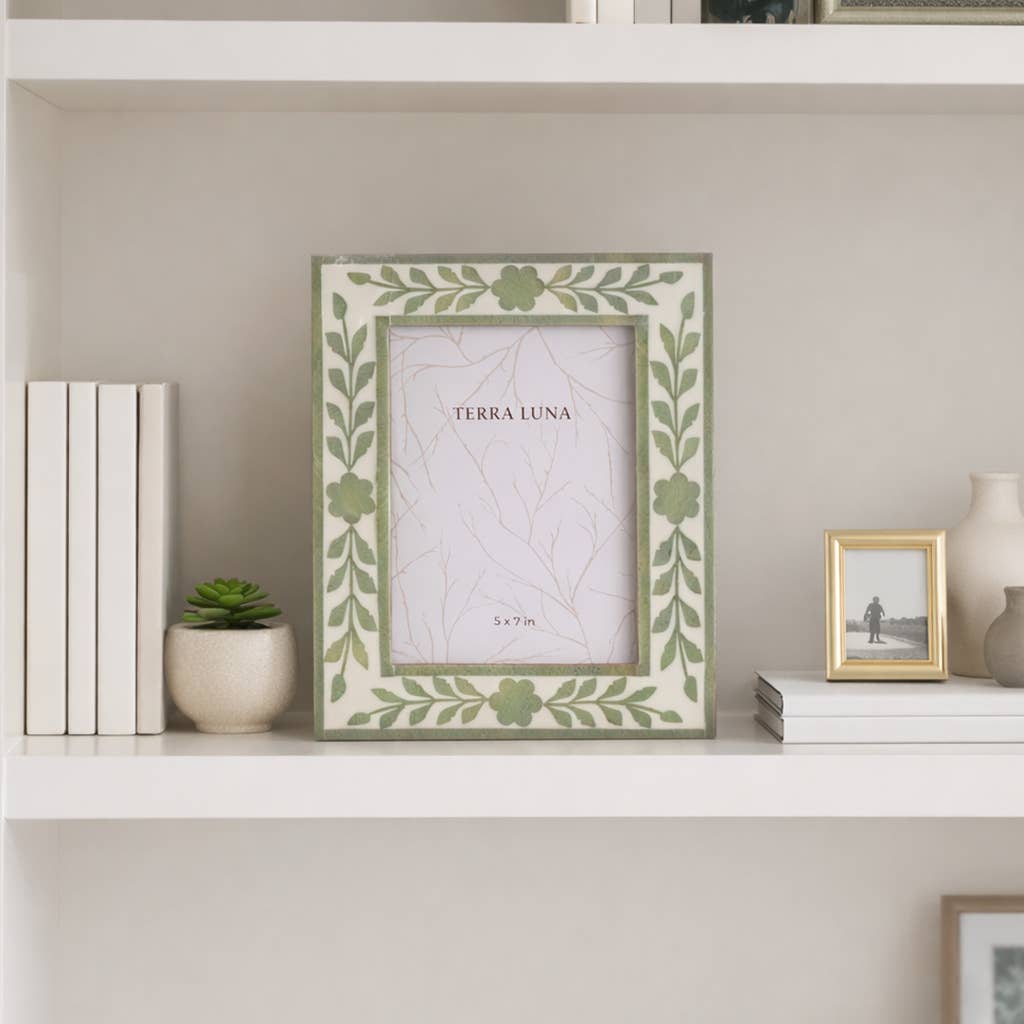 White/Green 4x6 in. Wooden Petals Photo Frame